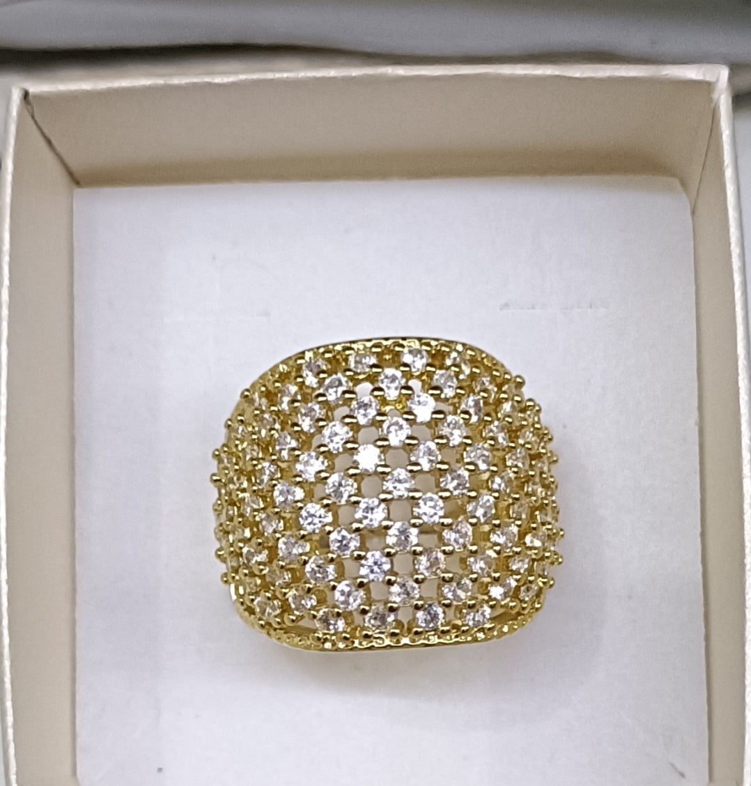 Anello con pietre